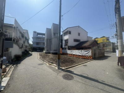 【前面道路含む現地写真】 | 堺市堺区南庄町1丁1期 | カースペース2台分有(車種による)。間口が広く、駐車もスムーズに行えます。(2026年4月2日撮影)