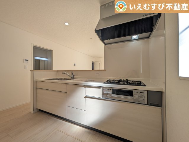 Cradle garden　上里町黛第1のキッチン|機能性収納性に溢れるキッチン
収納もたっぷり付いていてすっきり片付く！毎日楽しくお料理が出来そうです！