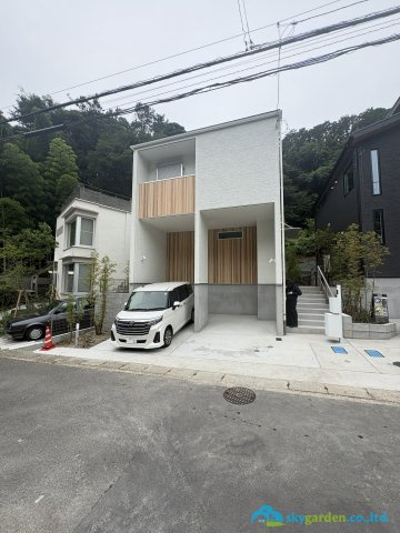 鎌倉市大町三丁目　新築戸建　全2邸1号棟の駐車場