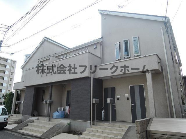 三鷹市下連雀５丁目のアパートの外観