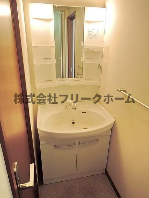 三鷹市下連雀５丁目のアパートの洗面所