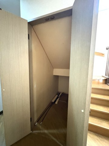 高野台南5丁目中古戸建の収納|階段下収納