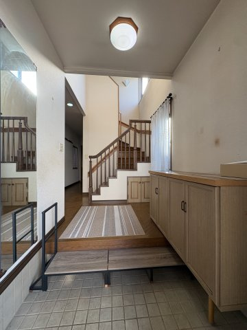 高野台南5丁目中古戸建の玄関|広々とした玄関スペース