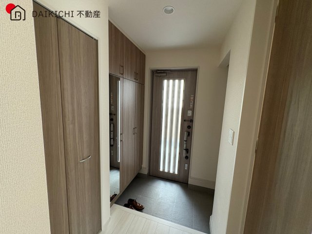 【玄関】 | 坂戸市鶴舞2丁目5期　ブルーミングガーデン　新築戸建　全1棟　1号棟