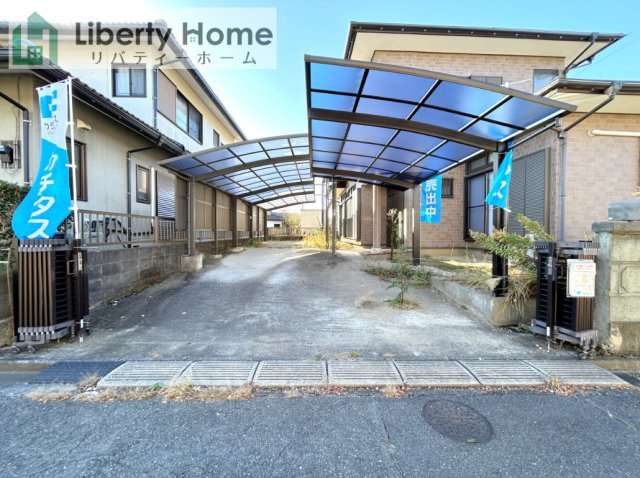 高萩市島名　中古戸建の駐車場