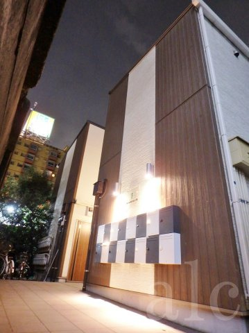 アヴニール上北沢の玄関|玄関へ続く共用部です。