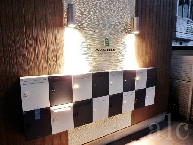 アヴニール上北沢のエントランス|オリジン弁当です