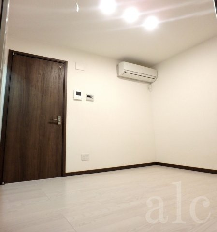 アヴニール上北沢の居間・リビング|こちらのリビングで趣味の時間をお楽しみください