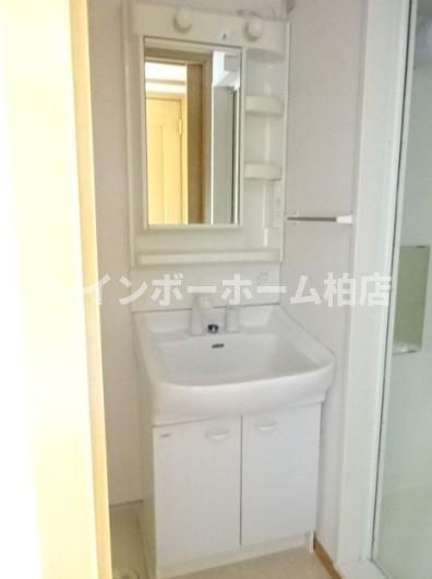 仲介手数料（賃料の1.10ヵ月）の50％OFF対象物件！の洗面所|コンパクトで使いやすい洗面所