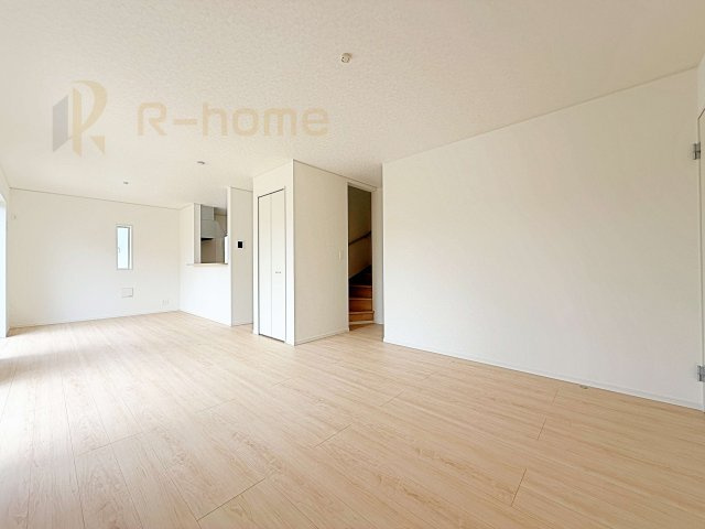 常総市水海道諏訪町第3　新築戸建て　3号棟の居間・リビング|広々としたLDK♪充分な広さがあり、ご家族でインテリアのレイアウトを考えるのも楽しみですね！
