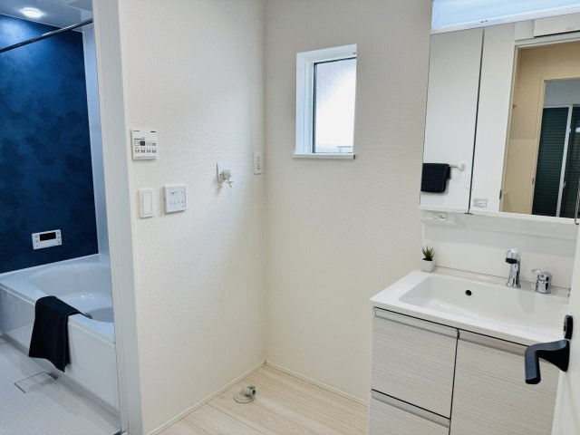 八王子市　川口町　新築一戸建て　２４ー６期の脱衣所|～窓付きで明るい洗面所　換気もしやすいです～