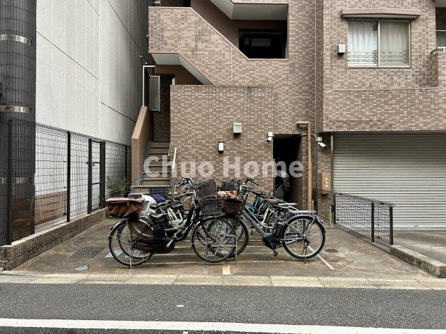 レジェンド松が谷の駐輪場|【自転車置き場】最新の空き状況や費用などの詳細は担当スタッフまでお問い合わせください。