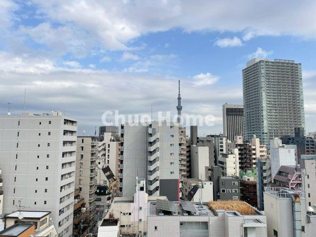 レジェンド松が谷の展望|手を伸ばせば、ふれることが出来そうな環境が、そのままインテリアになったような印象です。その豊かな眺望にふさわしい空間には、通風・採光にも優れ、心地よい光と風があふれています