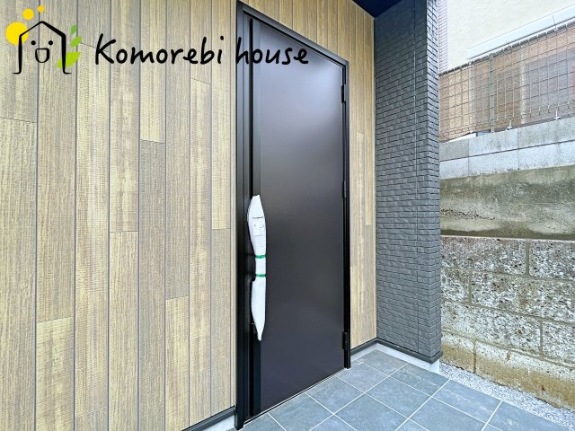 大宮南中丸　新築一戸建て　グリーンガーデン　Aの玄関|26.4.6撮影済み