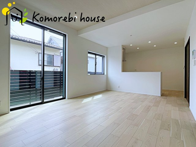 大宮南中丸　新築一戸建て　グリーンガーデン　Aの居間・リビング|26.4.6撮影済み