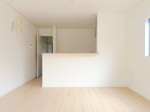常総市水海道諏訪町第3　新築戸建て　4号棟のキッチン|リビングで遊ぶお子様にも目が届くカウンターキッチン！
