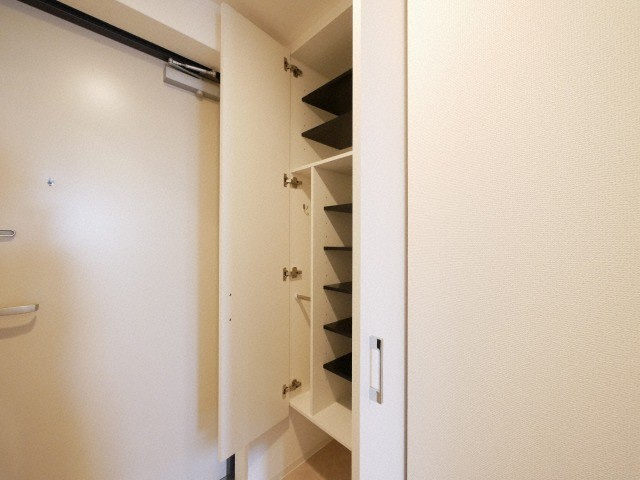 セレニテ西中島アリア弐番館の収納