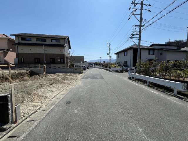 【その他】 | 福岡市早良区次郎丸4丁目2期　1号棟（全3棟）【仲介手数料無料・0円】 | 現地写真。前面道路です。