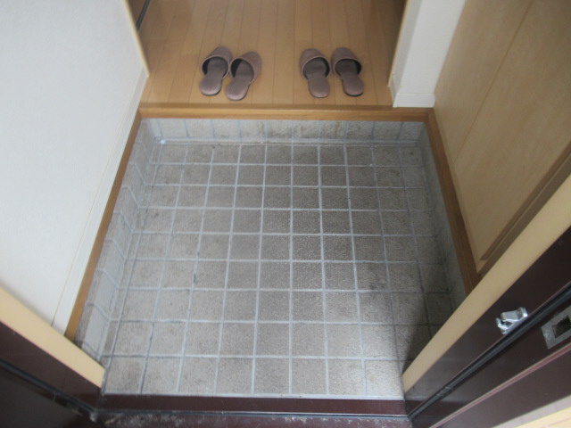 アゼリア宮上　Ｃ棟の玄関