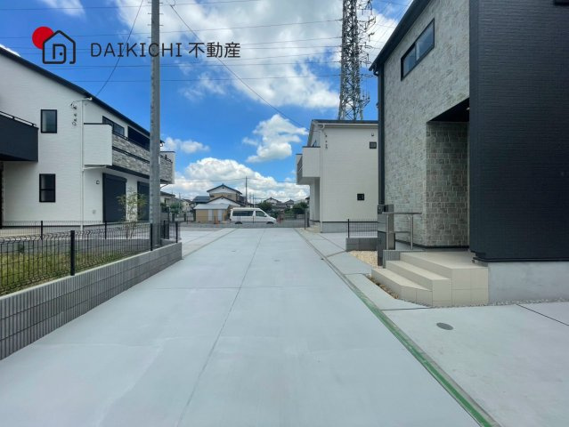 【前面道路含む現地写真】 | 北本市東間7丁目　グランシエロ　新築戸建　全6棟　5号棟