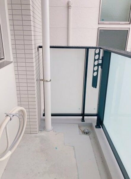 スリーアイランドタワー車道のバルコニー