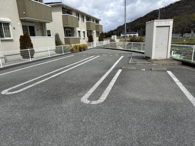 アン・グランジェの駐車場