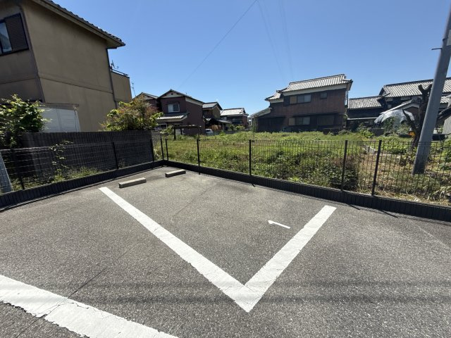 ウィンズパレス雅の駐車場