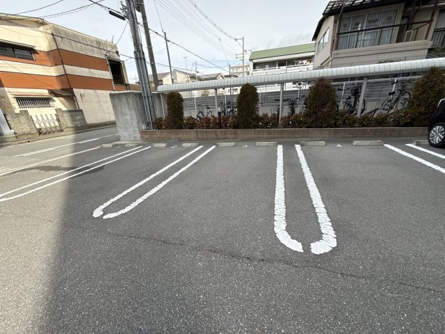 クレール姫路の駐車場