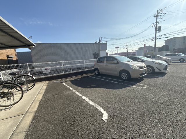 アクロポリスⅤの駐車場
