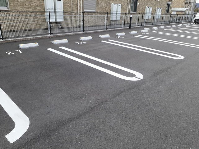 グラン　フィオーレＣの駐車場