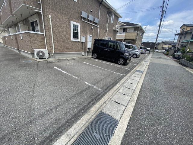 ラフレシールあぼしＢの駐車場