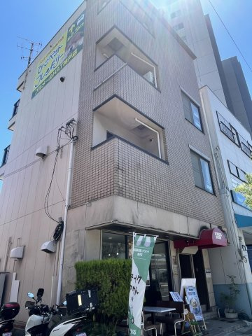 ツーバイホームビル3Fのエントランス