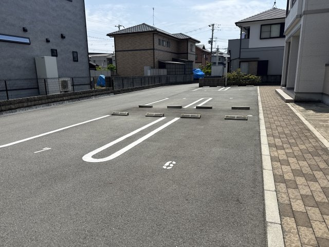 パストラル津倉の駐車場