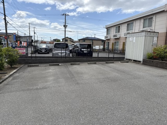 グランチェスタの駐車場
