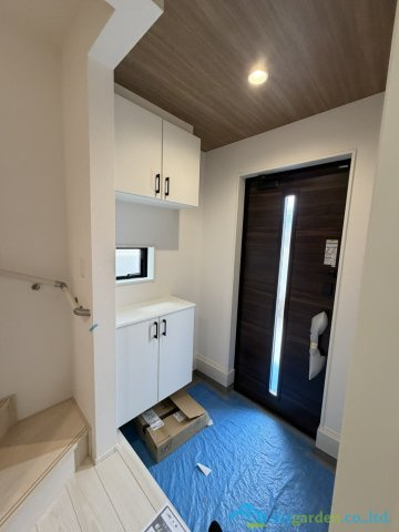 秦野市渋沢6期　新築戸建　全5棟2号棟の玄関