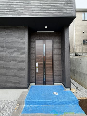 秦野市渋沢6期　新築戸建　全5棟2号棟の玄関