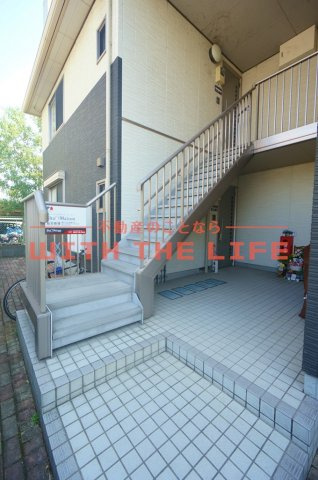 プレフェランス長門石のエントランス|毎日通るエントランスはこのようになっています
