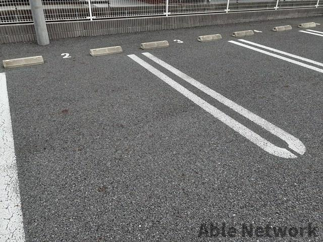 ウナカーサデラルーチェBの駐車場
