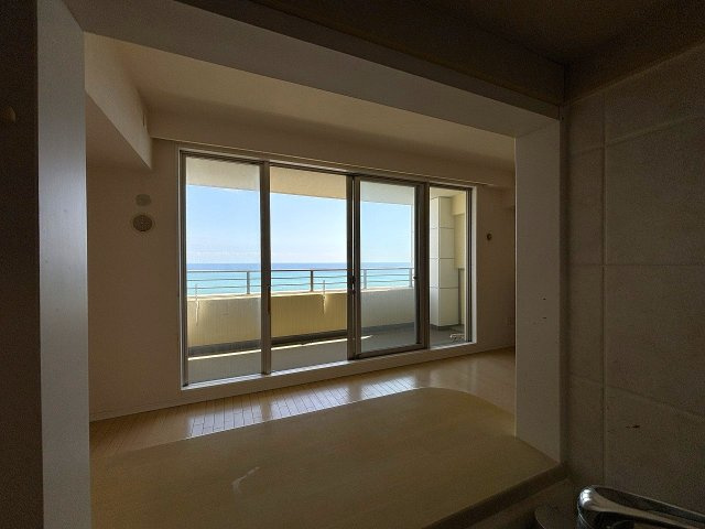 【居間・リビング】 | □■ダイヤモンドライフ湘南■□ | キッチンからも海を望むことができます！