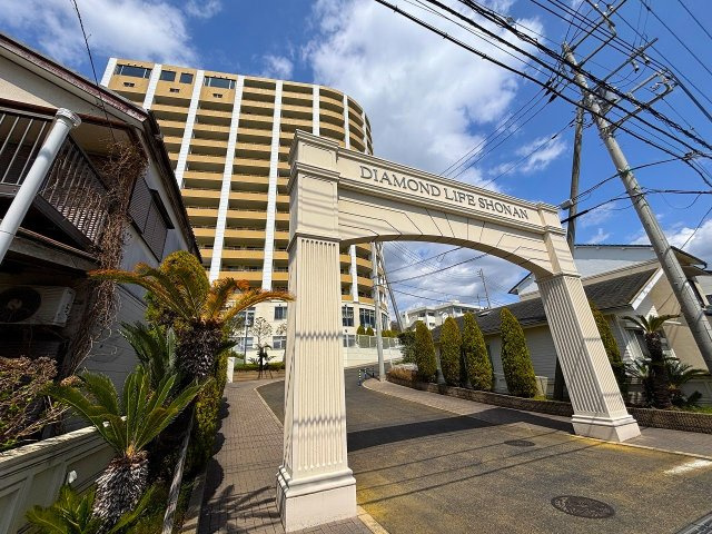 【エントランス】 | □■ダイヤモンドライフ湘南■□ | マンション敷地内入口の門