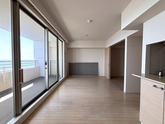 【居間・リビング】 | □■ダイヤモンドライフ湘南■□ | 開放的な眺望が広々とした空間を演出します！