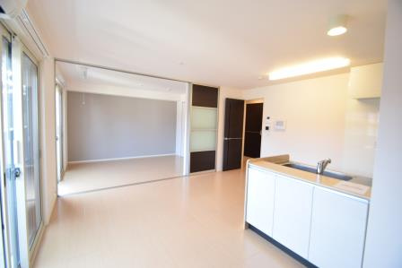 ミ・カーサの居間・リビング|住環境良好です