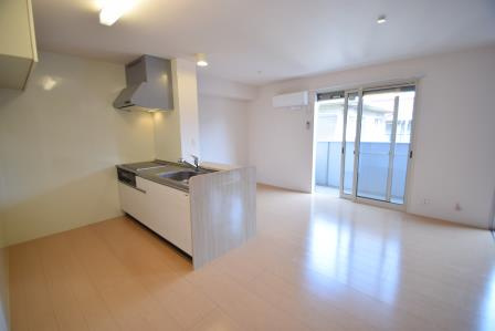 ミ・カーサの居間・リビング|カウンターキッチンです