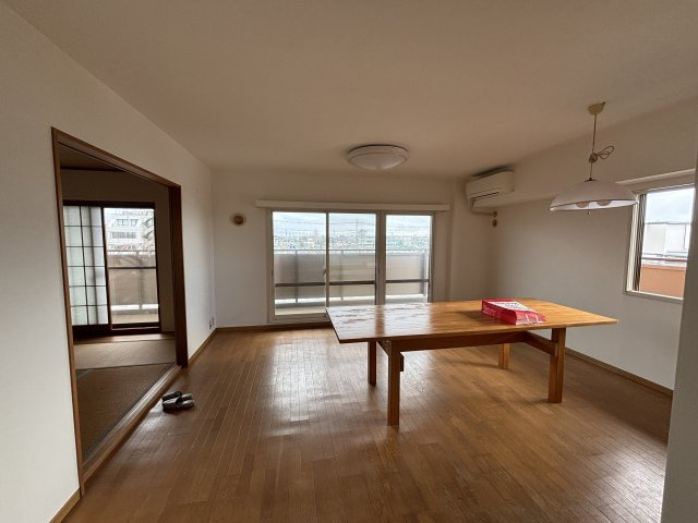 ラクシア荒川沖の居間・リビング|こちらのリビングで趣味の時間をお楽しみください