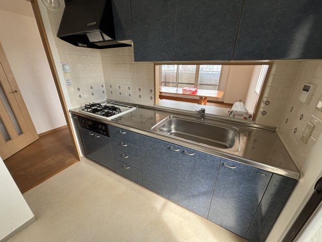 ラクシア荒川沖のキッチン|リビングを見渡せる人気の対面式キッチンです。