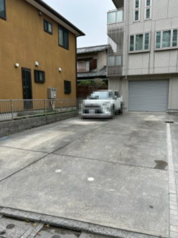 梁瀬事務所の駐車場