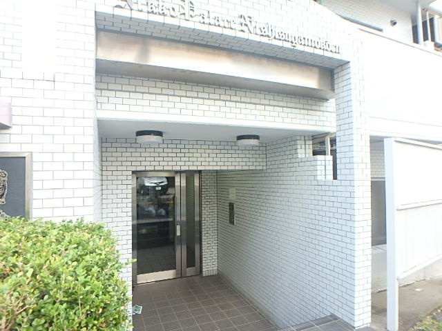 日興パレス西巣鴨公園のエントランス