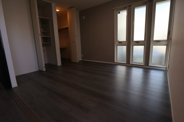 フレシールの寝室|広くて明るい寝室