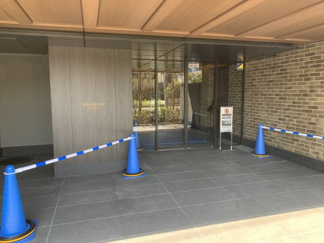 プレミスト京都松ケ崎のエントランス
