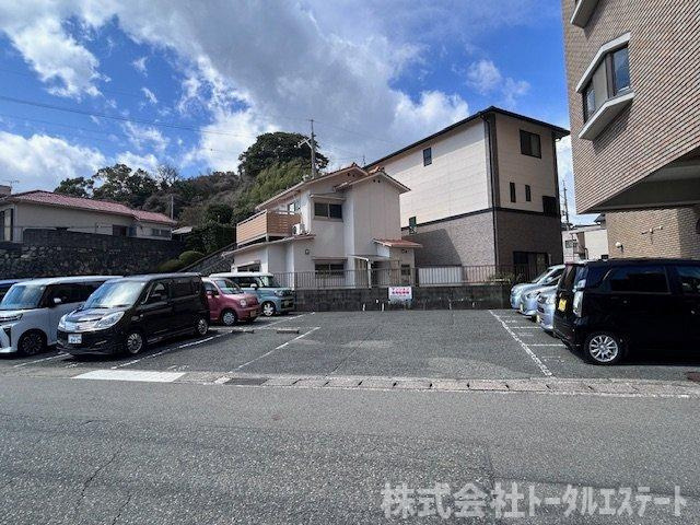 ロイヤルコーポランド上田中の駐車場
